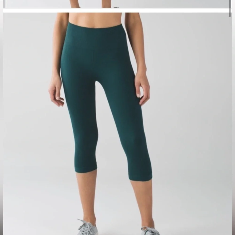 LULULEMON Forest Deep Dark Green Flow and Go Crop Leggings Sz 2 17” A223